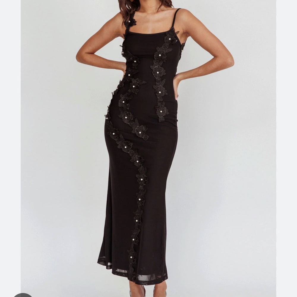 Selfie Leslie Black Floral Appliqué Midi Dress